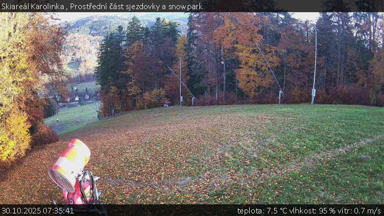 Skiareál Karolinka  - Prostřední část sjezdovky a snowpark - 30.10.2025 v 07:35 Skiareál Karolinka  - Prostřední část sjezdovky a snowpark - 30.10.2025 v 07:35