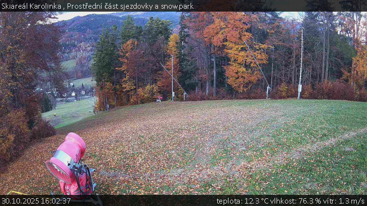 Skiareál Karolinka  - Prostřední část sjezdovky a snowpark - 30.10.2025 v 16:02 Skiareál Karolinka  - Prostřední část sjezdovky a snowpark - 30.10.2025 v 16:02