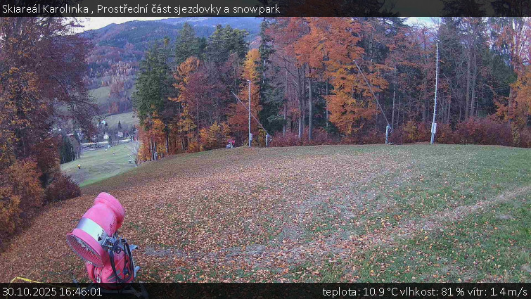 Skiareál Karolinka  - Prostřední část sjezdovky a snowpark - 30.10.2025 v 16:46 Skiareál Karolinka  - Prostřední část sjezdovky a snowpark - 30.10.2025 v 16:46