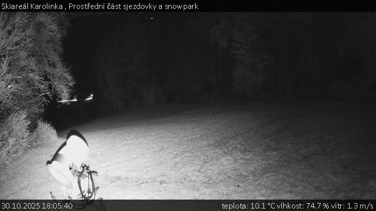 Skiareál Karolinka  - Prostřední část sjezdovky a snowpark - 30.10.2025 v 18:05 Skiareál Karolinka  - Prostřední část sjezdovky a snowpark - 30.10.2025 v 18:05