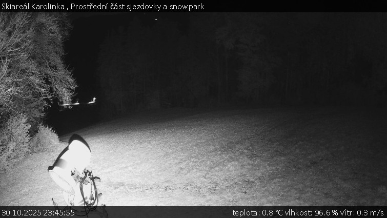 Skiareál Karolinka  - Prostřední část sjezdovky a snowpark - 30.10.2025 v 23:45 Skiareál Karolinka  - Prostřední část sjezdovky a snowpark - 30.10.2025 v 23:45