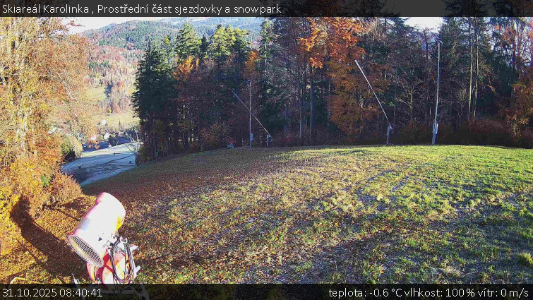 Skiareál Karolinka  - Prostřední část sjezdovky a snowpark - 31.10.2025 v 08:40 Skiareál Karolinka  - Prostřední část sjezdovky a snowpark - 31.10.2025 v 08:40