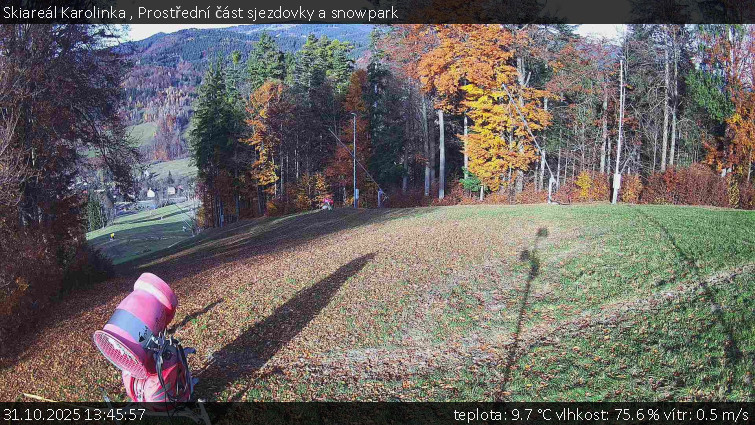 Skiareál Karolinka  - Prostřední část sjezdovky a snowpark - 31.10.2025 v 13:45 Skiareál Karolinka  - Prostřední část sjezdovky a snowpark - 31.10.2025 v 13:45