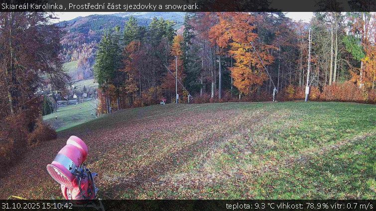 Skiareál Karolinka  - Prostřední část sjezdovky a snowpark - 31.10.2025 v 15:10 Skiareál Karolinka  - Prostřední část sjezdovky a snowpark - 31.10.2025 v 15:10