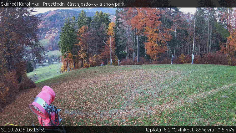 Skiareál Karolinka  - Prostřední část sjezdovky a snowpark - 31.10.2025 v 16:15 Skiareál Karolinka  - Prostřední část sjezdovky a snowpark - 31.10.2025 v 16:15