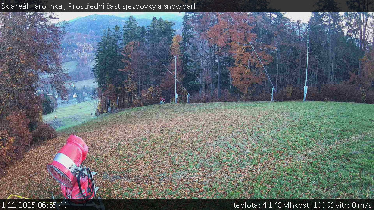 Skiareál Karolinka  - Prostřední část sjezdovky a snowpark - 1.11.2025 v 06:55 Skiareál Karolinka  - Prostřední část sjezdovky a snowpark - 1.11.2025 v 06:55