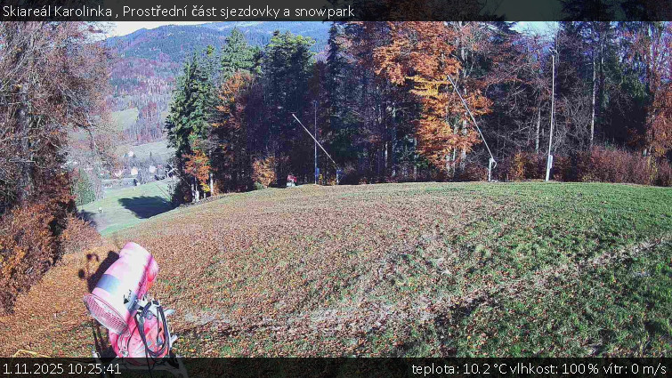 Skiareál Karolinka  - Prostřední část sjezdovky a snowpark - 1.11.2025 v 10:25 Skiareál Karolinka  - Prostřední část sjezdovky a snowpark - 1.11.2025 v 10:25