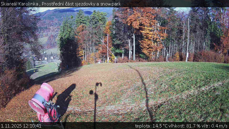 Skiareál Karolinka  - Prostřední část sjezdovky a snowpark - 1.11.2025 v 12:10 Skiareál Karolinka  - Prostřední část sjezdovky a snowpark - 1.11.2025 v 12:10