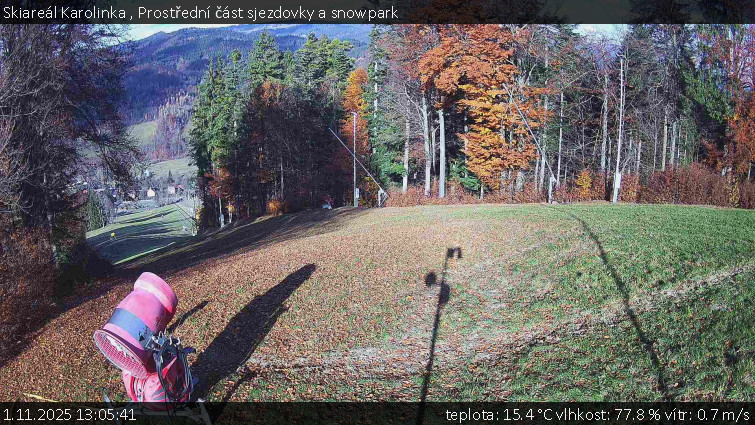 Skiareál Karolinka  - Prostřední část sjezdovky a snowpark - 1.11.2025 v 13:05 Skiareál Karolinka  - Prostřední část sjezdovky a snowpark - 1.11.2025 v 13:05