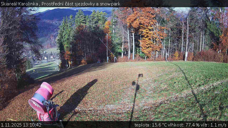 Skiareál Karolinka  - Prostřední část sjezdovky a snowpark - 1.11.2025 v 13:10 Skiareál Karolinka  - Prostřední část sjezdovky a snowpark - 1.11.2025 v 13:10