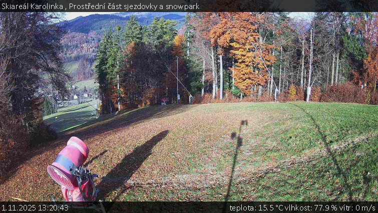 Skiareál Karolinka  - Prostřední část sjezdovky a snowpark - 1.11.2025 v 13:20 Skiareál Karolinka  - Prostřední část sjezdovky a snowpark - 1.11.2025 v 13:20