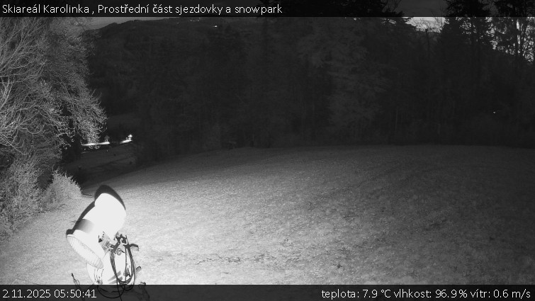 Skiareál Karolinka - Prostřední část sjezdovky a snowpark - 2.11.2025 v 05:50 Skiareál Karolinka - Prostřední část sjezdovky a snowpark - 2.11.2025 v 05:50