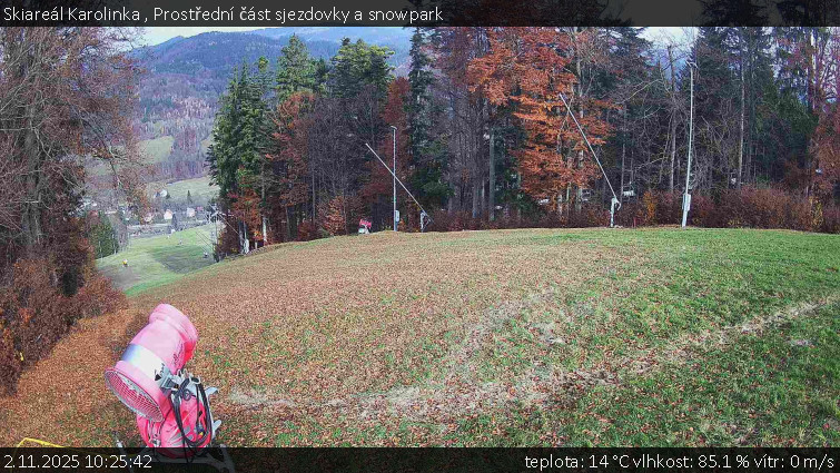Skiareál Karolinka - Prostřední část sjezdovky a snowpark - 2.11.2025 v 10:25 Skiareál Karolinka - Prostřední část sjezdovky a snowpark - 2.11.2025 v 10:25