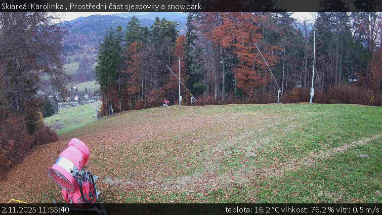 Skiareál Karolinka - Prostřední část sjezdovky a snowpark - 2.11.2025 v 11:55 Skiareál Karolinka - Prostřední část sjezdovky a snowpark - 2.11.2025 v 11:55
