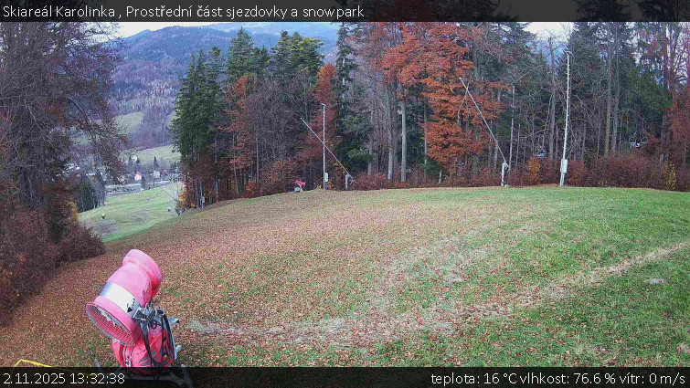 Skiareál Karolinka - Prostřední část sjezdovky a snowpark - 2.11.2025 v 13:32 Skiareál Karolinka - Prostřední část sjezdovky a snowpark - 2.11.2025 v 13:32