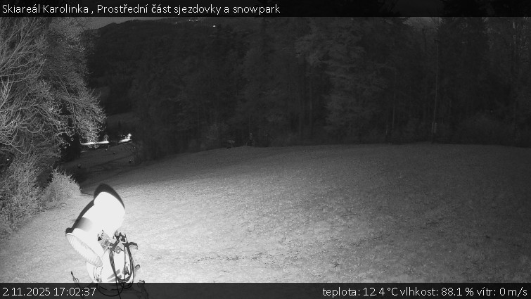Skiareál Karolinka - Prostřední část sjezdovky a snowpark - 2.11.2025 v 17:02 Skiareál Karolinka - Prostřední část sjezdovky a snowpark - 2.11.2025 v 17:02