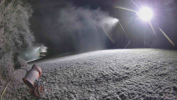 Prostřední část sjezdovky a snowpark