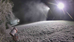 Prostřední část sjezdovky a snowpark