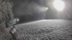 Prostřední část sjezdovky a snowpark