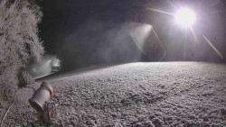 Prostřední část sjezdovky a snowpark