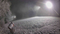 Prostřední část sjezdovky a snowpark