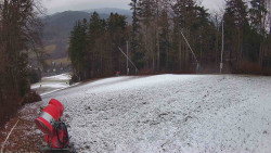 Prostřední část sjezdovky a snowpark