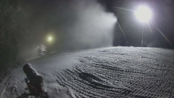 Prostřední část sjezdovky a snowpark