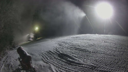 Prostřední část sjezdovky a snowpark