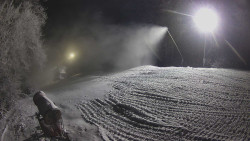 Prostřední část sjezdovky a snowpark