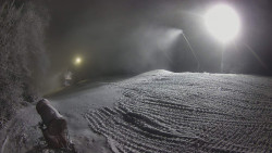 Prostřední část sjezdovky a snowpark