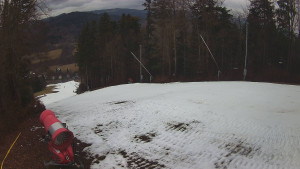 Skiareál Karolinka - Prostřední část sjezdovky a snowpark - 6.12.2025 v 12:10 Skiareál Karolinka - Prostřední část sjezdovky a snowpark - 6.12.2025 v 12:10