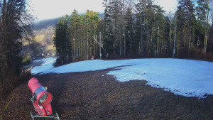Skiareál Karolinka - Prostřední část sjezdovky a snowpark - 13.12.2025 v 12:10 Skiareál Karolinka - Prostřední část sjezdovky a snowpark - 13.12.2025 v 12:10