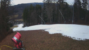 Skiareál Karolinka - Prostřední část sjezdovky a snowpark - 17.12.2025 v 12:02 Skiareál Karolinka - Prostřední část sjezdovky a snowpark - 17.12.2025 v 12:02