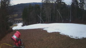 Skiareál Karolinka - Prostřední část sjezdovky a snowpark - 17.12.2025 v 12:05 Skiareál Karolinka - Prostřední část sjezdovky a snowpark - 17.12.2025 v 12:05