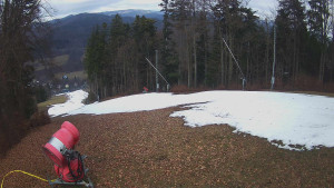 Skiareál Karolinka - Prostřední část sjezdovky a snowpark - 19.12.2025 v 12:02 Skiareál Karolinka - Prostřední část sjezdovky a snowpark - 19.12.2025 v 12:02