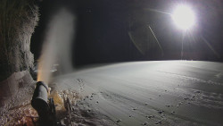 Prostřední část sjezdovky a snowpark