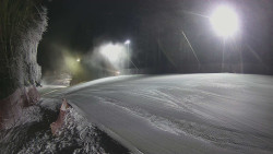 Prostřední část sjezdovky a snowpark