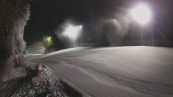 Prostřední část sjezdovky a snowpark