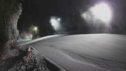Prostřední část sjezdovky a snowpark
