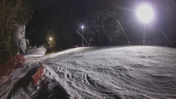 Prostřední část sjezdovky a snowpark