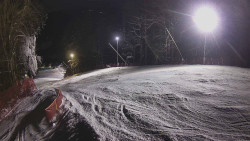 Prostřední část sjezdovky a snowpark