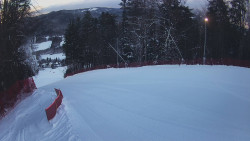 Prostřední část sjezdovky a snowpark