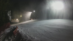 Prostřední část sjezdovky a snowpark
