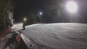 Skiareál Karolinka - Prostřední část sjezdovky a snowpark - 7.1.2026 v 18:02 Skiareál Karolinka - Prostřední část sjezdovky a snowpark - 7.1.2026 v 18:02