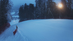Prostřední část sjezdovky a snowpark