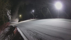 Prostřední část sjezdovky a snowpark