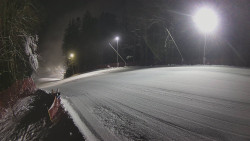 Prostřední část sjezdovky a snowpark
