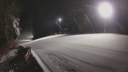 Prostřední část sjezdovky a snowpark