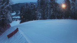 Prostřední část sjezdovky a snowpark