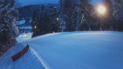 Prostřední část sjezdovky a snowpark